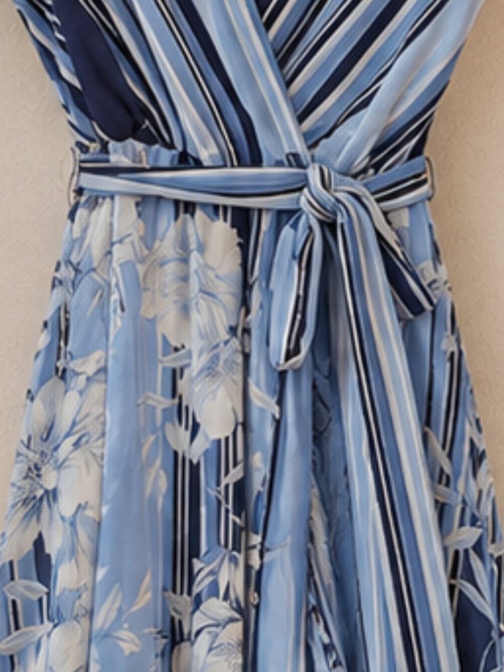 Sandra Darren Blue Floral Wrap Midi Dress Size L Elegant Wedding Guest - Picture 3 of 6
